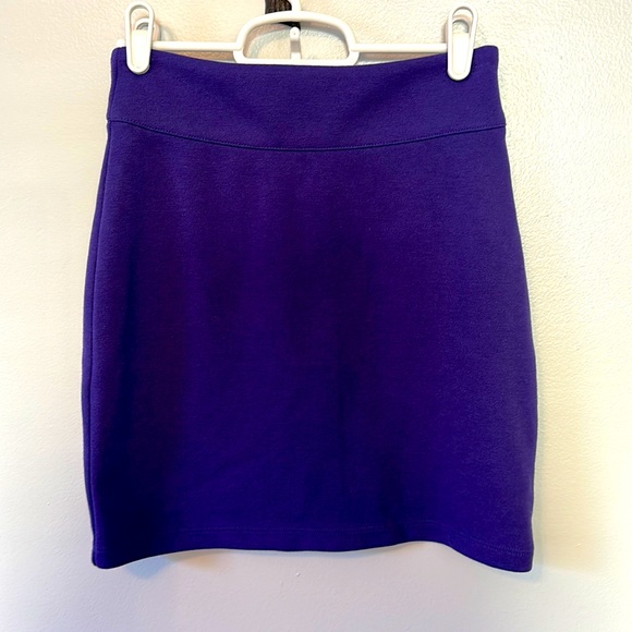 Fitted purple skirt size small. TAGS ON - Picture 2 of 5